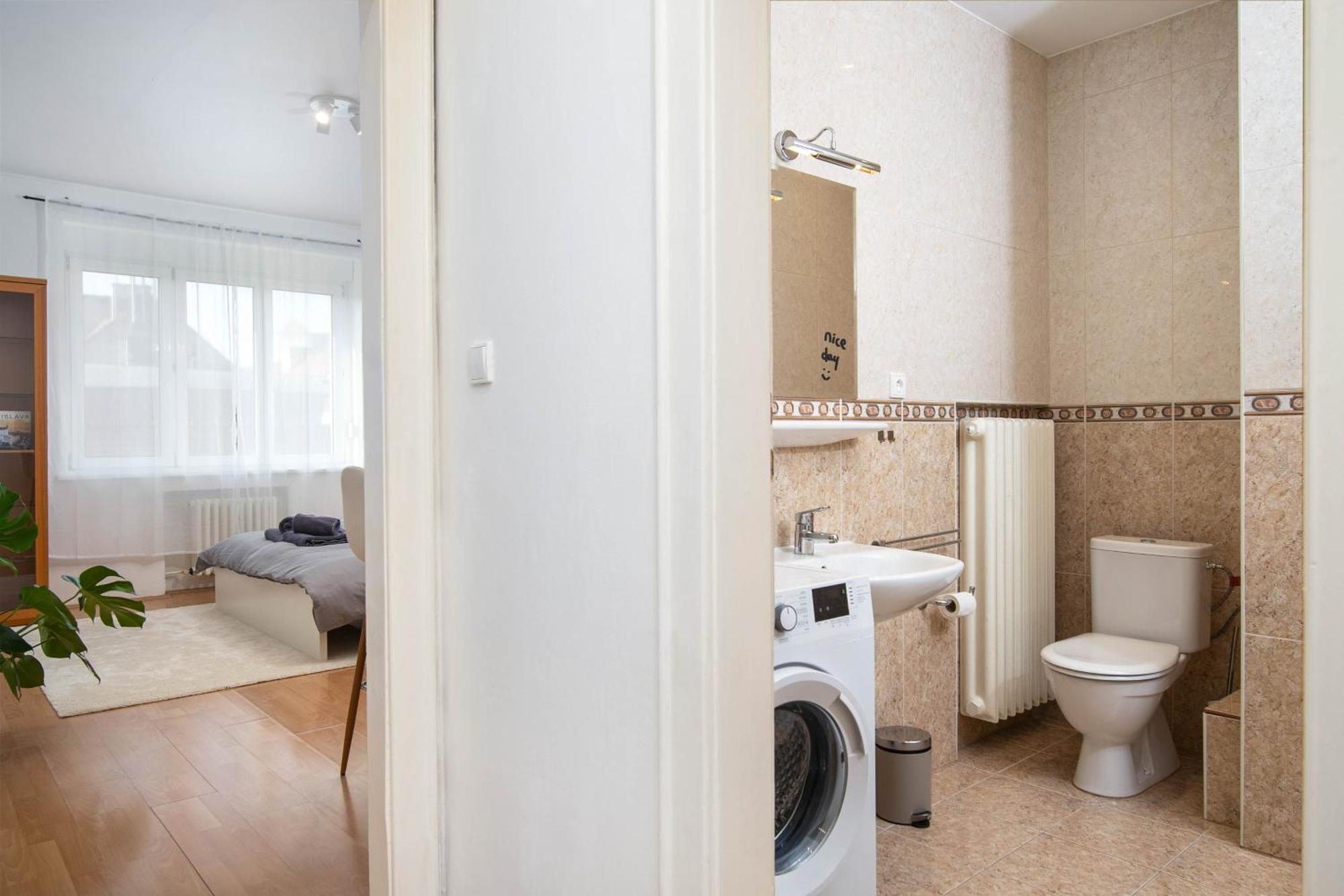 Best Location Apartment Air-Conditioned Bratislava Luaran gambar